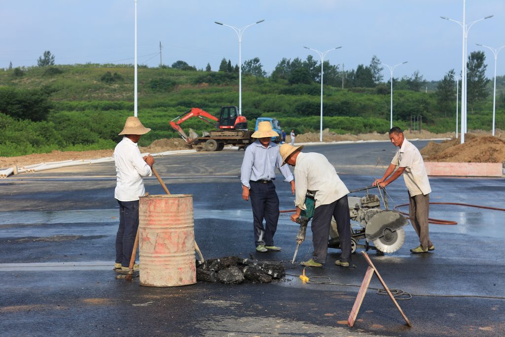 建设者之歌——最后一段白云大道 (2).JPG