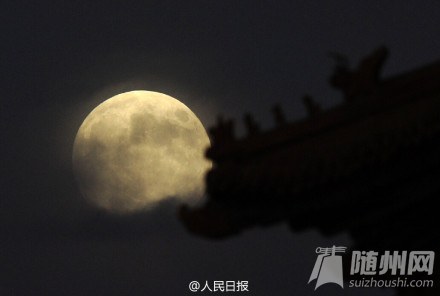 月是故乡明