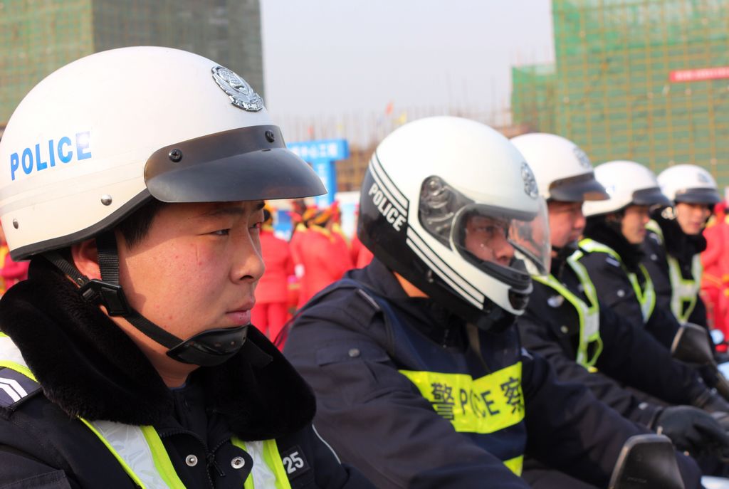 城投杯2014环白云湖自行车健身骑行活动中的护航交警 (3).JPG