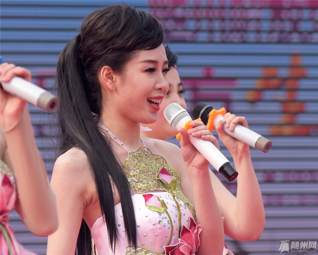 6-1、女声组合《桃花红了》，演唱：中国电信武汉艺术团.jpg