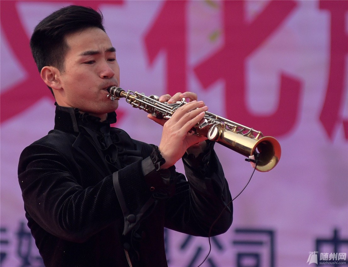 7、小提琴与萨克斯二重奏《经典民歌联奏》，表演：中国电信武汉艺术团 朱睿琪、蔡鑫.jpg