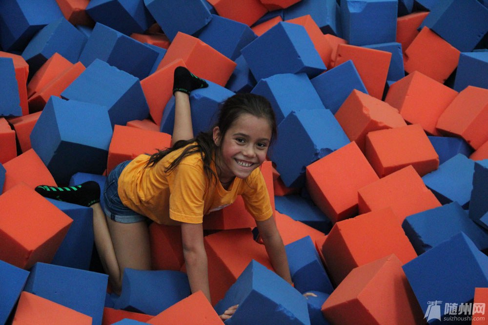 jump-street-foam-pit-a-girls-smilling-in-pit.jpg