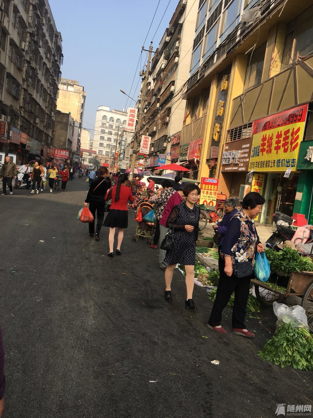 一品公馆楼下