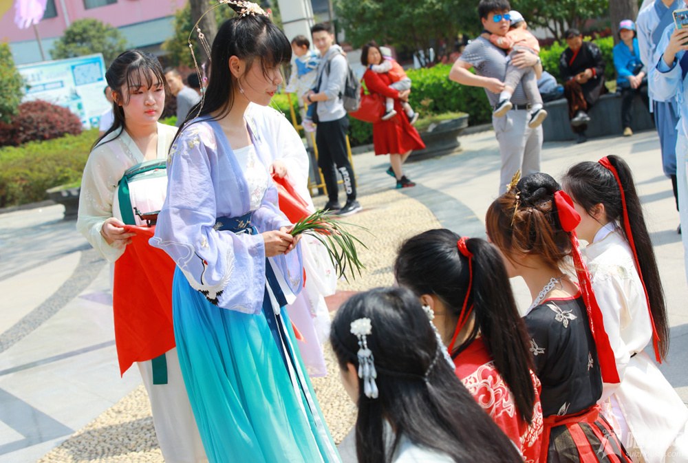 微信图片_20190408154313_副本.jpg