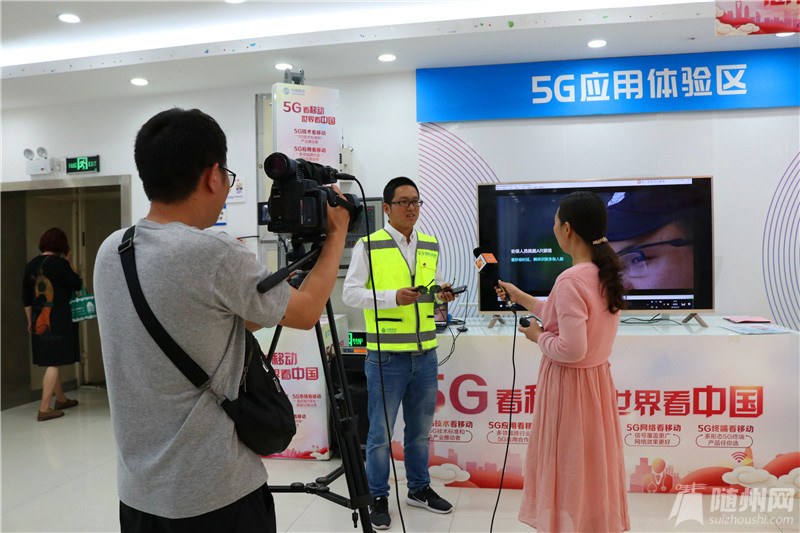 随州移动网络部网优中心技术人员肖星接受采访.JPG