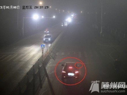 随州师范万店方向发生一起交通事故，肇事车辆逃逸